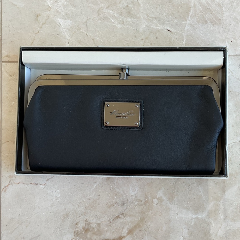 🌀NIB Kenneth Cole leather clutch